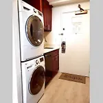 Waikiki Marina Studio, Ocean View, Free Parking & Wifi