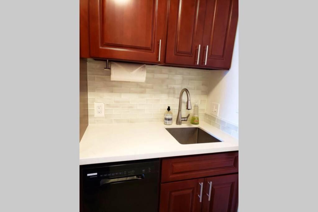 Waikiki Marina Studio, Ocean View, Free Parking & Wifi * Honolulu