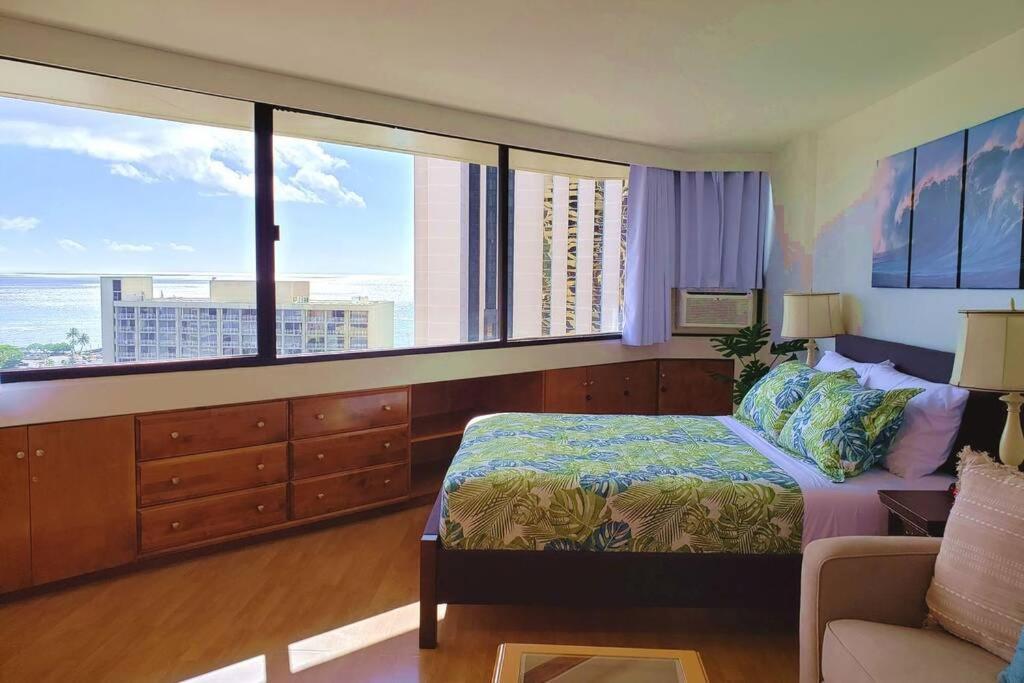 Waikiki Marina Studio, Ocean View, Free Parking & Wifi