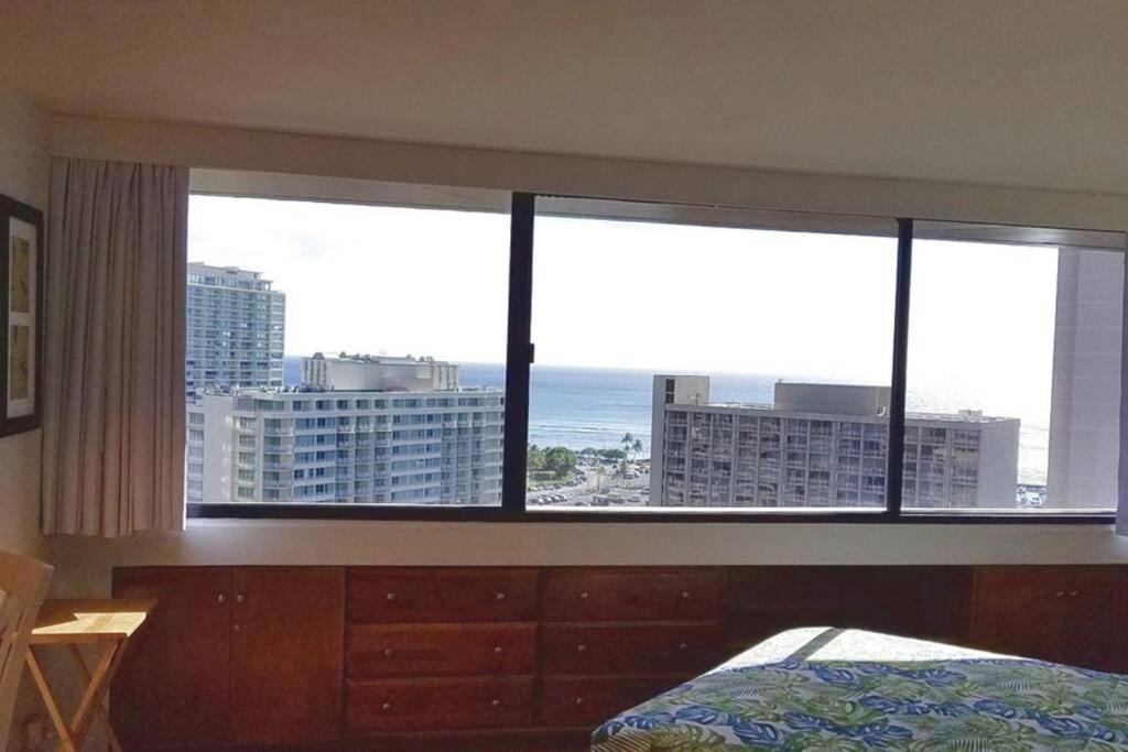 Waikiki Marina Studio, Ocean View, Free Parking & Wifi